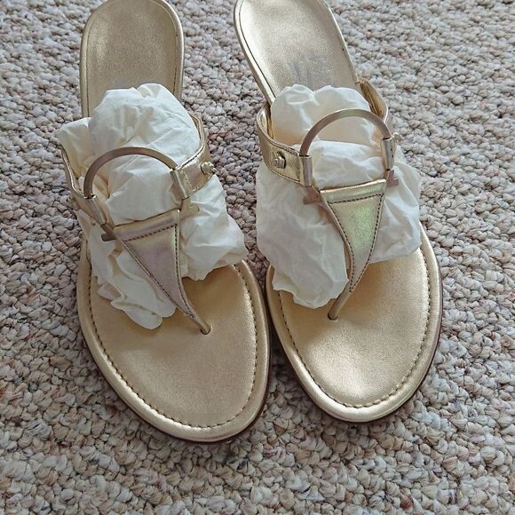 SALVATORE FERRAGAMO FLIP FLOPS LEATHER in GOLD - Picture 11 of 11